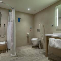 Hampton by Hilton Kahramanmaras Турция, Кахраманмарас - отзывы, цены и фото номеров - забронировать отель Hampton by Hilton Kahramanmaras онлайн ванная