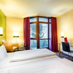 Отель Leonardo Hotel & Residenz München Германия, Мюнхен - 11 отзывов об отеле, цены и фото номеров - забронировать отель Leonardo Hotel & Residenz München онлайн сейф в номере