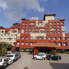 Отель Radisson Hotel Kathmandu Непал, Катманду - отзывы, цены и фото номеров - забронировать отель Radisson Hotel Kathmandu онлайн парковка