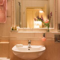Отель Schlosshotel Römischer Kaiser Австрия, Вена - отзывы, цены и фото номеров - забронировать отель Schlosshotel Römischer Kaiser онлайн ванная фото 2