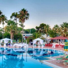 Отель Tropikal Resort Дуррес с домашними животными