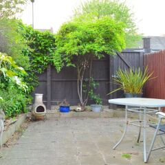 Отель Spacious 2 Bedroom House With Garden in Islington