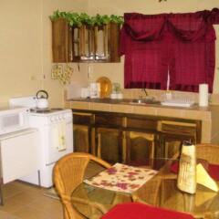 Отель Moms Village Resort в номере