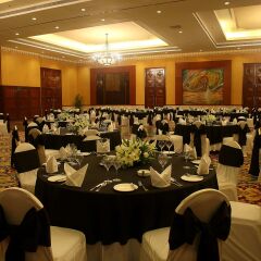 Отель The LaLiT Mumbai