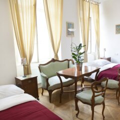 Little Town Budget Hotel Прага комната для гостей фото 5