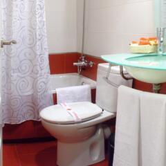 Отель Hostal Santillan ванная фото 2