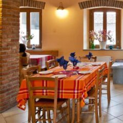 Отель Antica Cascina Ostello di Borghetto Капральба питание