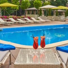 Гостиница City Holiday Resort & SPA бассейн