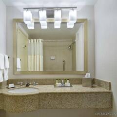 Отель DoubleTree by Hilton Silver Spring ванная