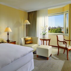 Отель The Westin Bellevue Dresden Германия, Дрезден - 3 отзыва об отеле, цены и фото номеров - забронировать отель The Westin Bellevue Dresden онлайн комната для гостей фото 3