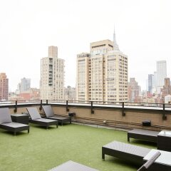 Отель Charming Midtown East Suites by Sonder бассейн