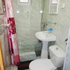 Гостиница Guest House On Novorossiyskaya в Анапе отзывы, цены и фото номеров - забронировать гостиницу Guest House On Novorossiyskaya онлайн Анапа ванная