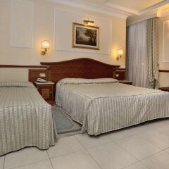 Hotel Hiberia сейф в номере