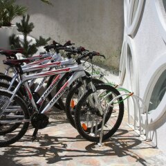 Отель Bougainville Bay Hotel Албания, Саранда - отзывы, цены и фото номеров - забронировать отель Bougainville Bay Hotel онлайн спортивное сооружение