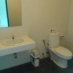 Отель But Different Phuket Guesthouse ванная