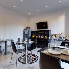 Отель Little Rhome Suites питание