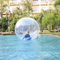 Отель Le Méridien Jaipur Resort & Spa бассейн