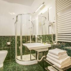 Hotel Bretagna бассейн