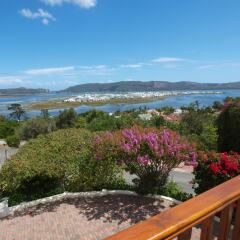 Отель Candlewood Lodge балкон