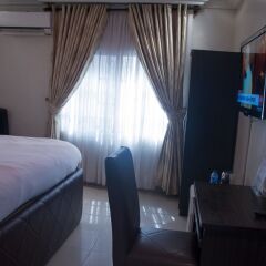 Отель Dv8 Hotels сейф в номере