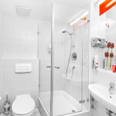 Отель Leonardo Hotel Nürnberg Германия, Нюрнберг - 5 отзывов об отеле, цены и фото номеров - забронировать отель Leonardo Hotel Nürnberg онлайн ванная