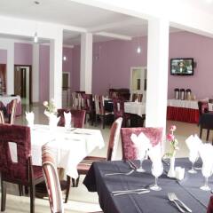 Hotel Ritz Waku-Kungo питание