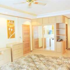 Отель Sea View Corner Condo Jomtien Паттайя комната для гостей