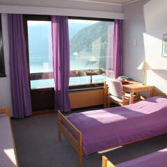 Отель Innvik Fjordhotel - Misjonheimen комната для гостей фото 5