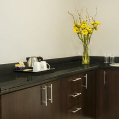 Отель Four Points By Sheraton Sheikh Zayed Road ОАЭ, Дубай - 1 отзыв об отеле, цены и фото номеров - забронировать отель Four Points By Sheraton Sheikh Zayed Road онлайн удобства в номере фото 2