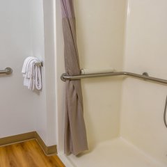 Motel 6 Redmond, OR in Redmond, United States of America from 128$, photos, reviews - zenhotels.com bathroom photo 2