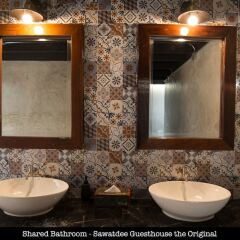 Отель Sawatdee Guesthouse the Original Таиланд, Бангкок - отзывы, цены и фото номеров - забронировать отель Sawatdee Guesthouse the Original онлайн ванная фото 2