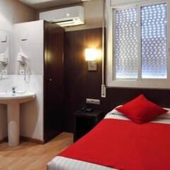 Отель Hostal Bcn Port Испания, Барселона - 3 отзыва об отеле, цены и фото номеров - забронировать отель Hostal Bcn Port онлайн комната для гостей фото 5