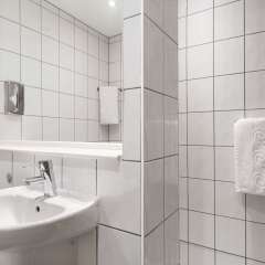 Отель Ramada London Stansted Airport ванная фото 2