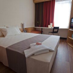 Отель Ibis Sofia Airport Болгария, София - 10 отзывов об отеле, цены и фото номеров - забронировать отель Ibis Sofia Airport онлайн комната для гостей фото 2