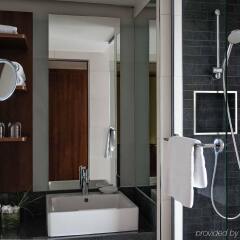 Отель Pullman Cologne Германия, Кёльн - 2 отзыва об отеле, цены и фото номеров - забронировать отель Pullman Cologne онлайн ванная