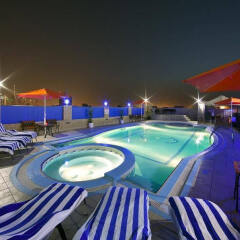 Отель Rolla Residence Hotel Apartment ОАЭ, Дубай - отзывы, цены и фото номеров - забронировать отель Rolla Residence Hotel Apartment онлайн бассейн фото 2