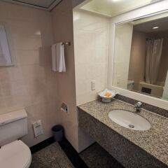 Отель Tongtara Riverview Бангкок ванная