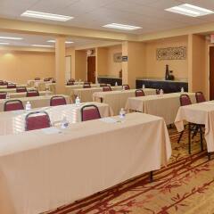 Отель Hampton Inn Albuquerque - University Midtown фото 2