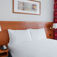Отель Holiday Inn Edinburgh City West Эдинбург комната для гостей фото 3