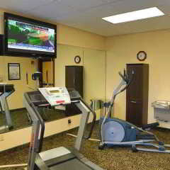 Отель Country Inn & Suites by Radisson, Midway, FL фитнесс-зал фото 3