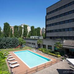 Отель Novotel Milano Nord Ca Granda Италия, Милан - 14 отзывов об отеле, цены и фото номеров - забронировать отель Novotel Milano Nord Ca Granda онлайн бассейн фото 2