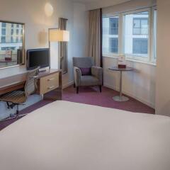 Отель DoubleTree by Hilton Hotel London - Chelsea Великобритания, Лондон - 1 отзыв об отеле, цены и фото номеров - забронировать отель DoubleTree by Hilton Hotel London - Chelsea онлайн удобства в номере фото 2