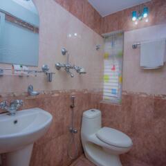 Отель OYO 146 Somewhere Hotel & Resturant Непал, Катманду - отзывы, цены и фото номеров - забронировать отель OYO 146 Somewhere Hotel & Resturant онлайн ванная