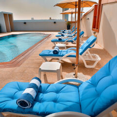 Signature Hotel Al Barsha бассейн