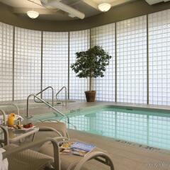 Отель Radisson Hotel Vancouver Airport Канада, Ричмонд - отзывы, цены и фото номеров - забронировать отель Radisson Hotel Vancouver Airport онлайн бассейн