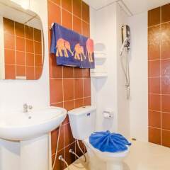 Отель Baan Yuyen Karon Guesthouse ванная фото 2