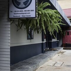 Visut House - Hostel Бангкок парковка