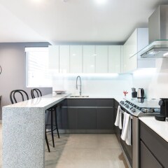 Отель 2BR Condesa Apt Just Steps From Parque Mexico Мехико в номере фото 2