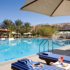 Отель Mercure Grand Jebel Hafeet Al Ain Hotel ОАЭ, Эль-Айн - отзывы, цены и фото номеров - забронировать отель Mercure Grand Jebel Hafeet Al Ain Hotel онлайн бассейн