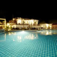 Отель Al's Laemson Resort бассейн